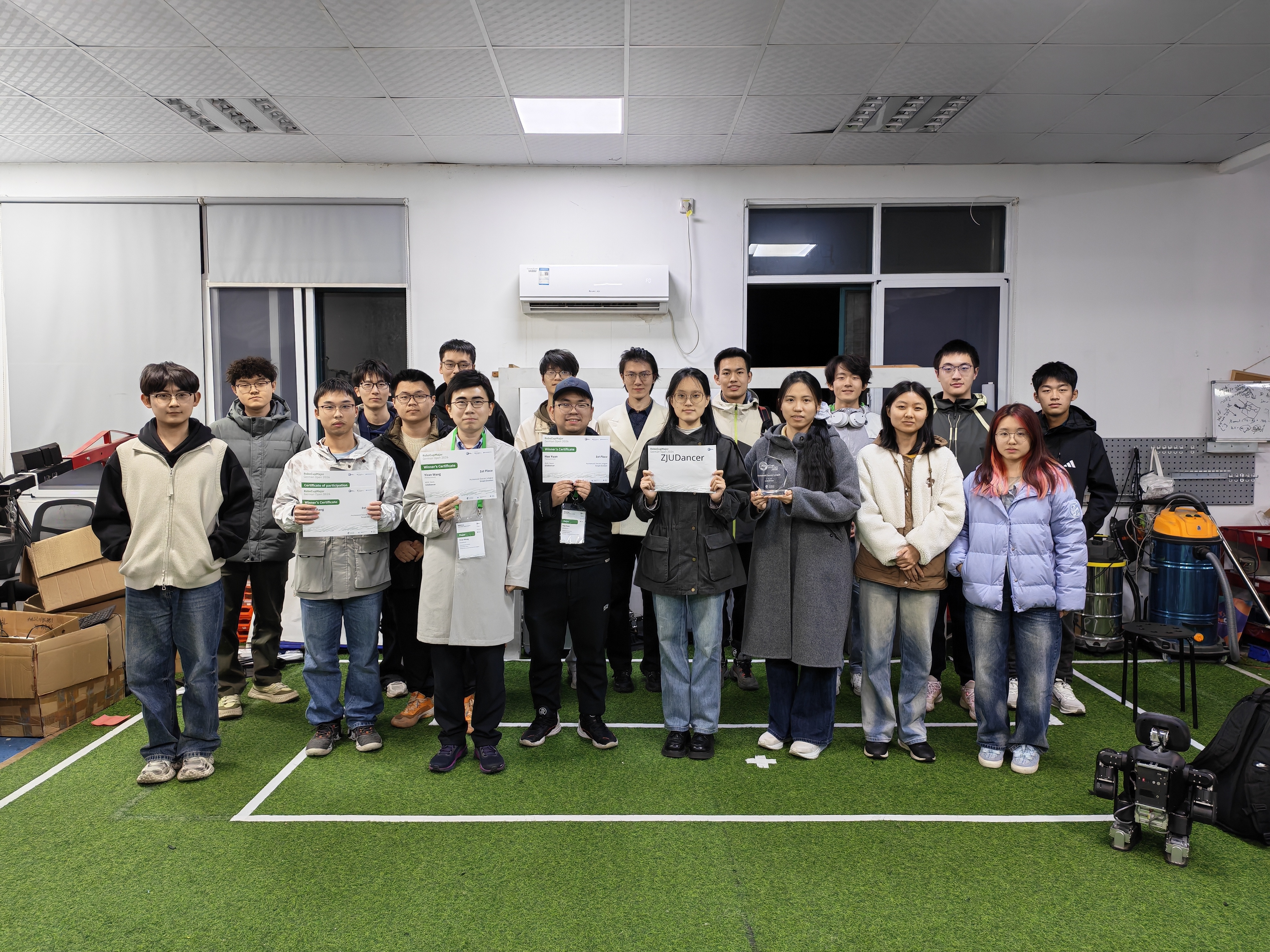 ZJUDancer 战队合照